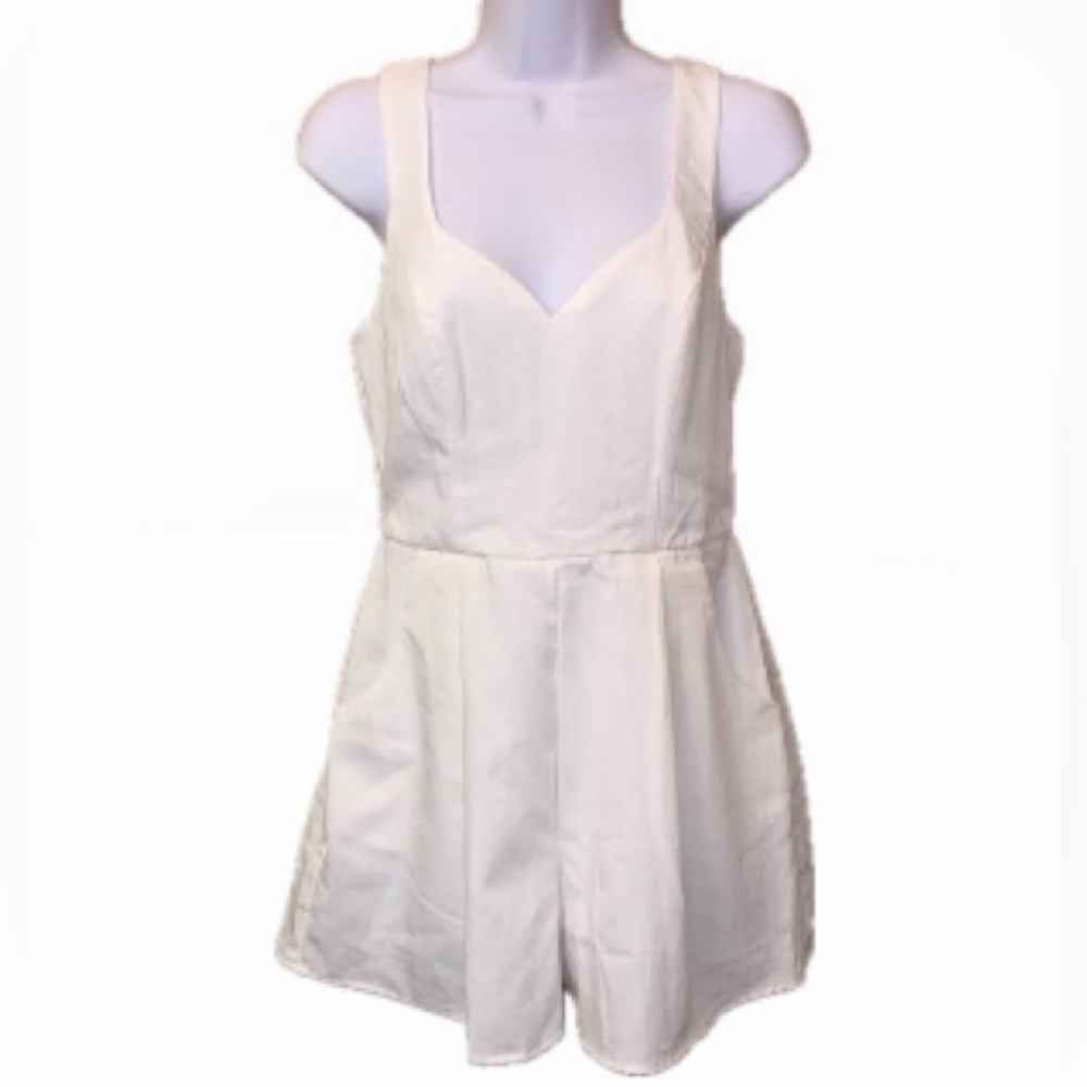 Francesca’s White Romper with pockets